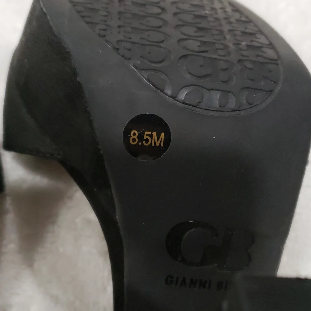 Gianni Bini Black platform chunky heel. Size 8.5M
